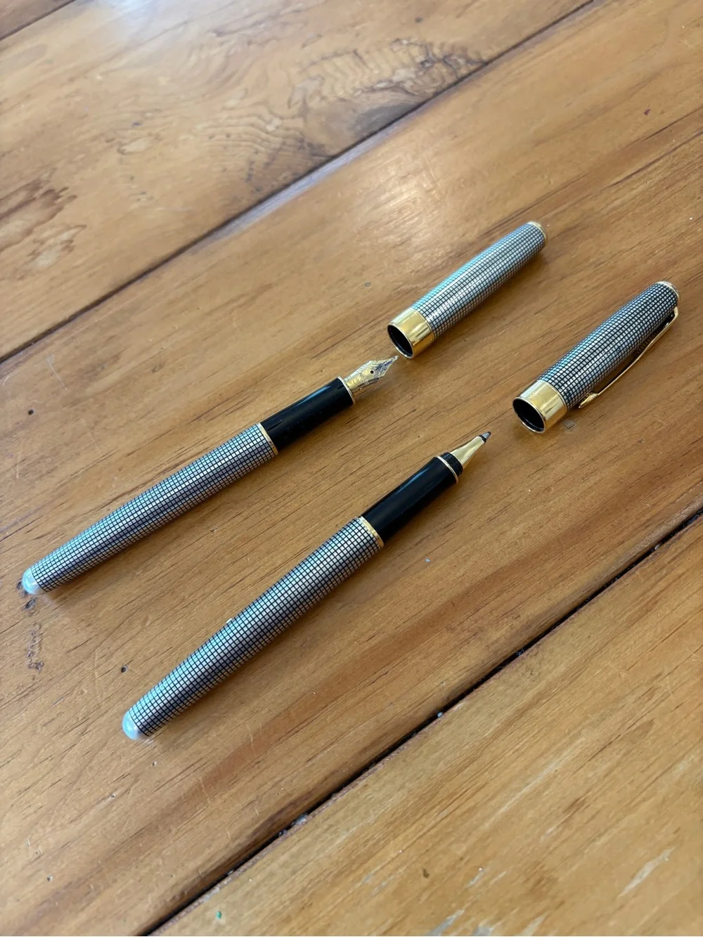 Parker Sonnet Ciselé Chiselled Silver Fountain Pen & Ballpoint Set 18K Gold Nib